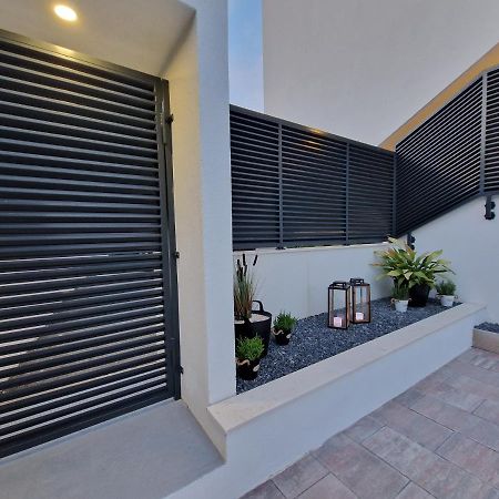 Apartman Marcelina 1 With Private Pool Трогір Екстер'єр фото