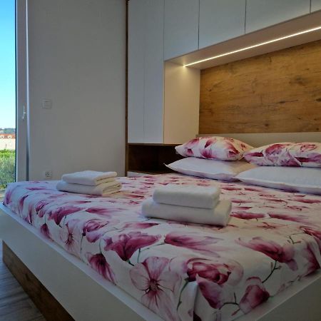 Apartman Marcelina 1 With Private Pool Трогір Екстер'єр фото