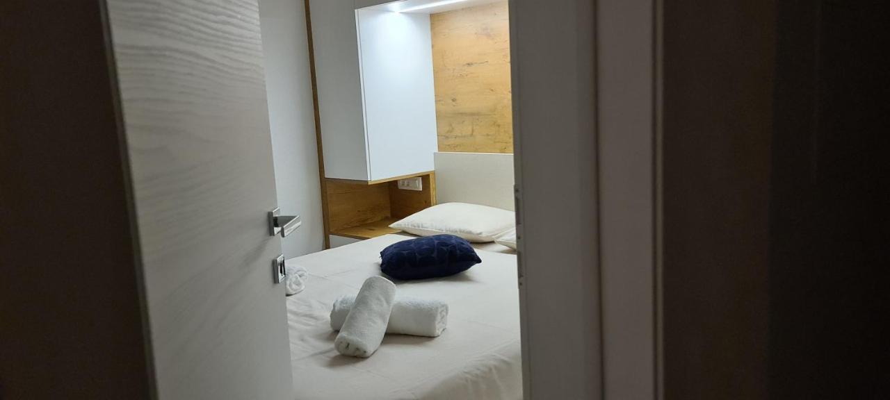 Apartman Marcelina 1 With Private Pool Трогір Екстер'єр фото