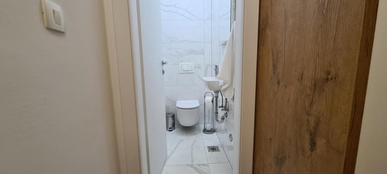 Apartman Marcelina 1 With Private Pool Трогір Екстер'єр фото