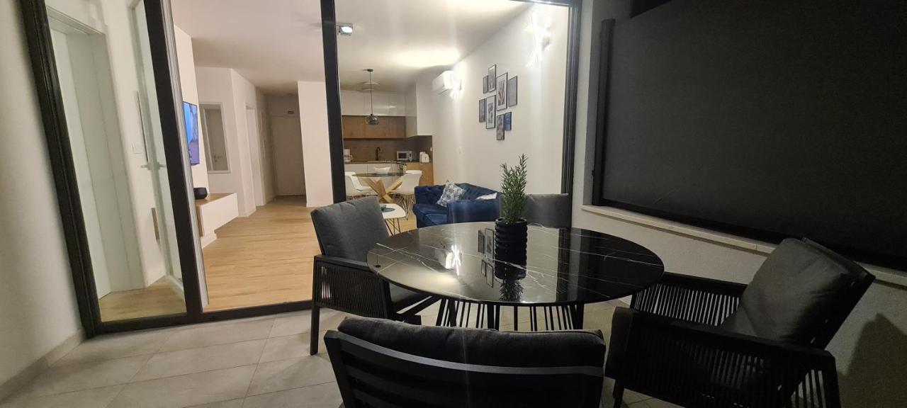 Apartman Marcelina 1 With Private Pool Трогір Екстер'єр фото