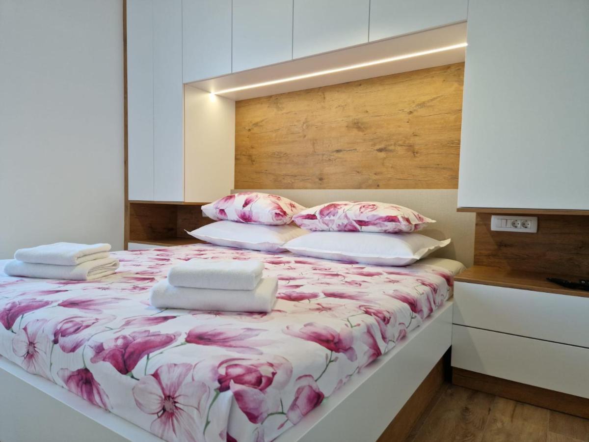 Apartman Marcelina 1 With Private Pool Трогір Екстер'єр фото